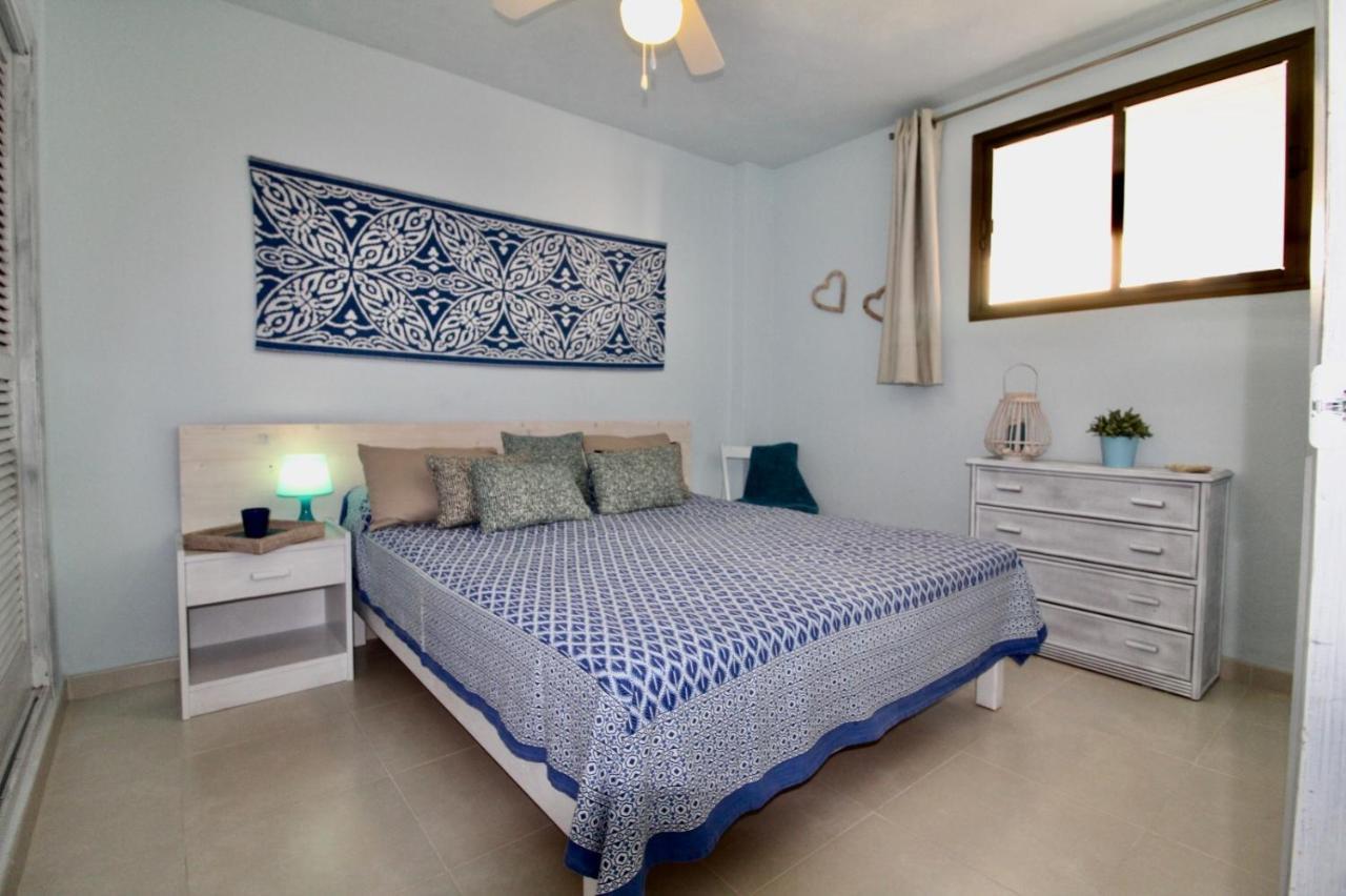 Agradable Apartamento Con Terraza En Formentera Es Pujols Exterior photo
